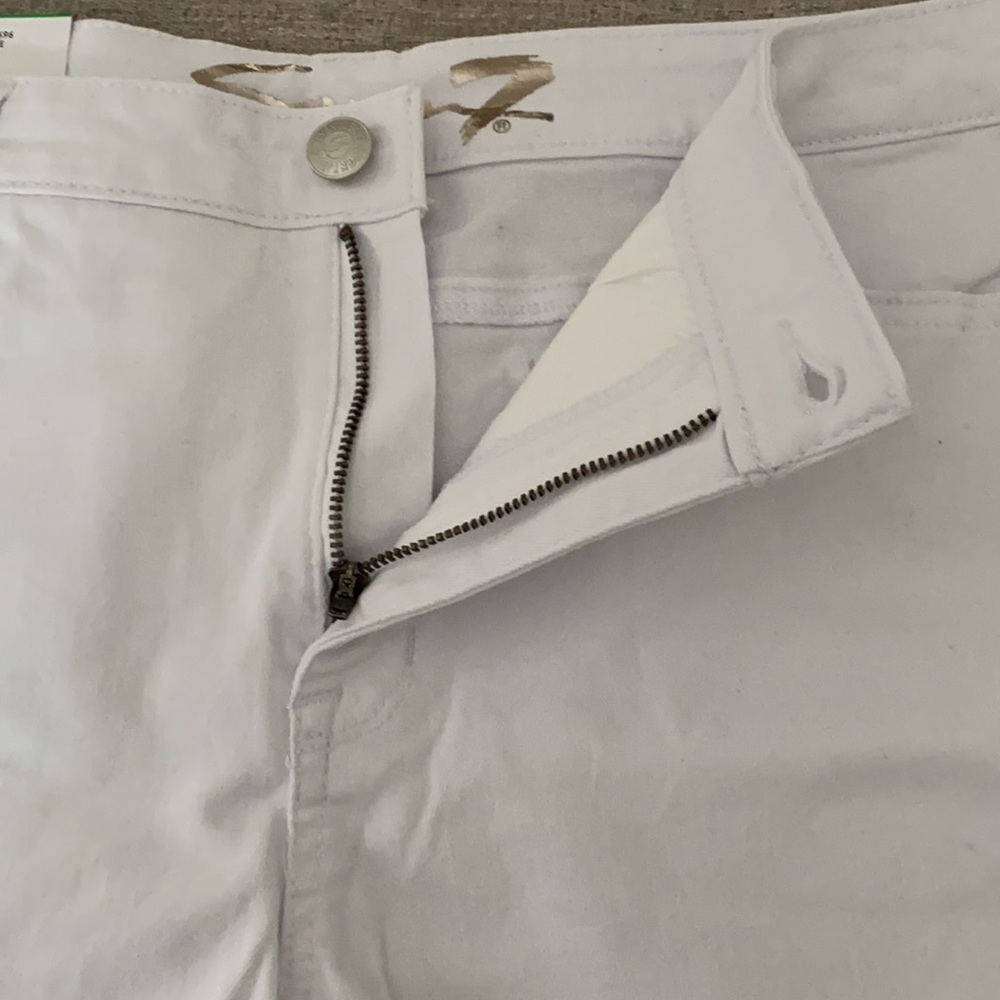 Seven7 - white jean , 5”Inseam  “Weekend Shorts” Size 18 NWT. - Picture 3 of 10